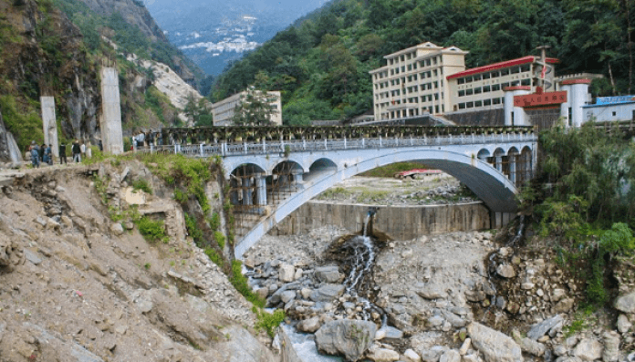 चीनले दिएको चिकित्सा सामग्री आज तातोपानी आइपुग्ने, मेलम्चीको भोटेचौरमा स्थानीयद्वारा बाटो अबरुद्ध 