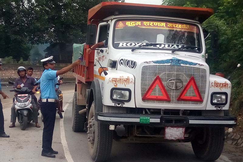 काभ्रेमा आयोजनाहरू सूचारु गर्ने निर्णय, ढुुुवानीका लागि दिनमा २ पटक टिपर चलाउन दिईने