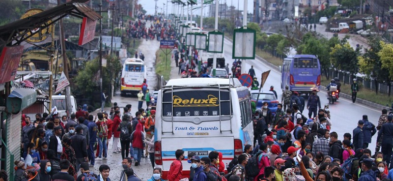 काठमाडौंबाट काभ्रे भित्रिएकाहरू सीधै घरमा, बसेनन् क्वारेन्टाइनमा, निर्वाद भेटघाट र घुमफिर