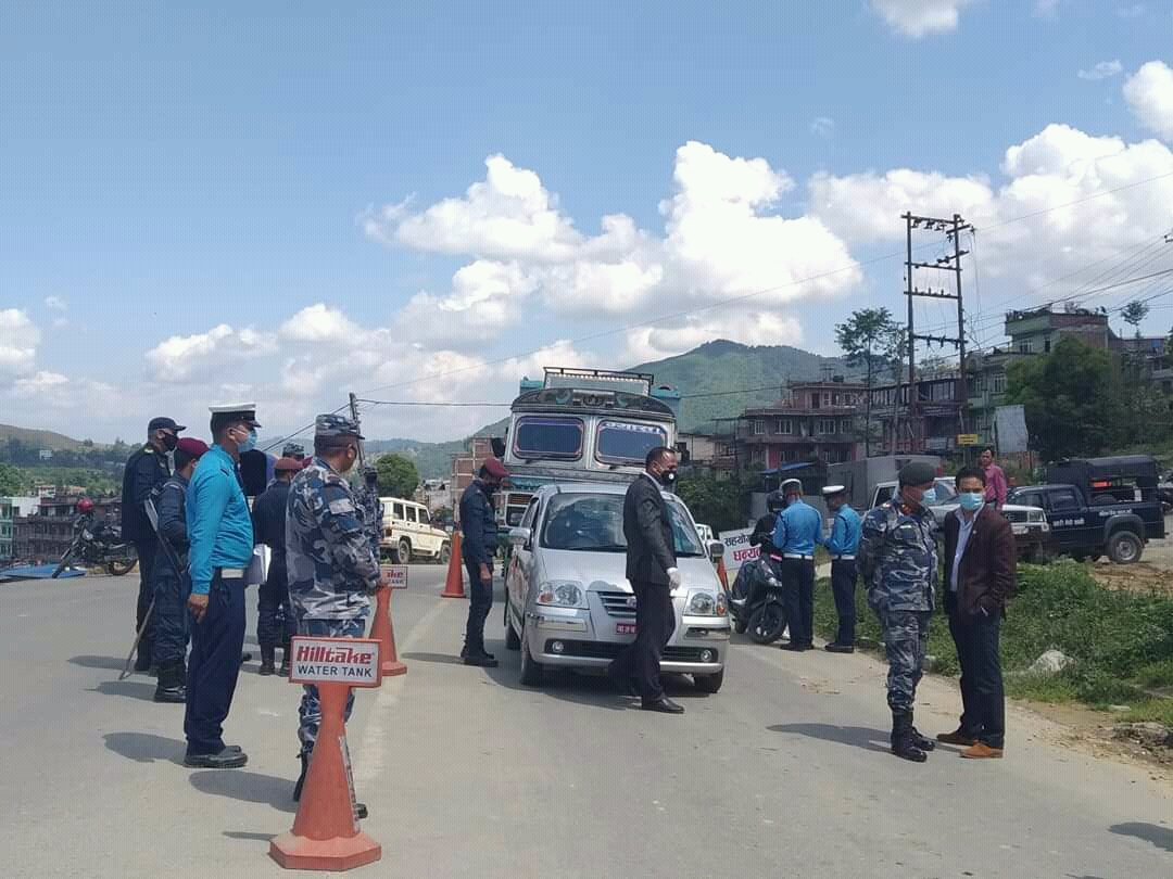 काठमाडौं र भक्तपुरमा भेटिएका ३ संक्रमित सवारी पास बनाएर प्रवेश गरेका थिए उपत्यका