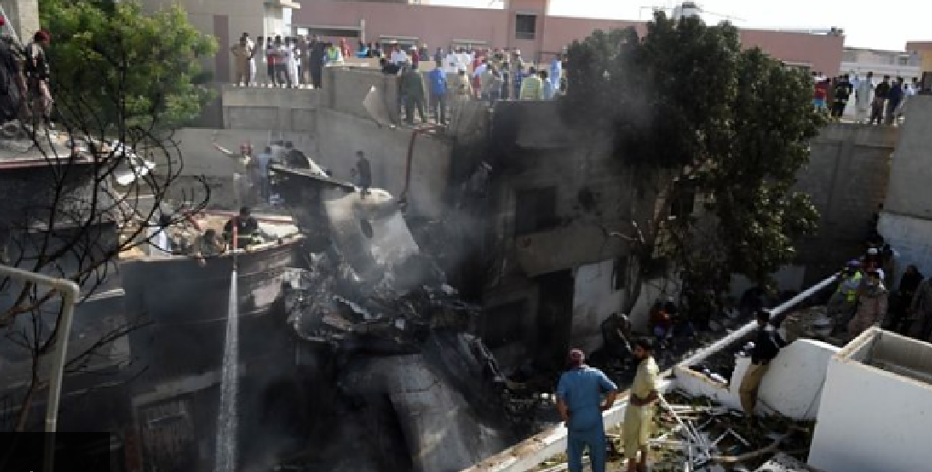 पाकिस्तानमा भएको विमान दुर्घटनामा ११ जनाको मृत्यु