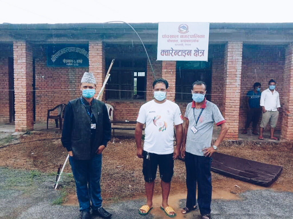 पाँचखालका आइसोलेशन र क्वारेन्टाइनमा बसेकासँग नगरका भण्डारीद्वारा अन्तरक्रिया