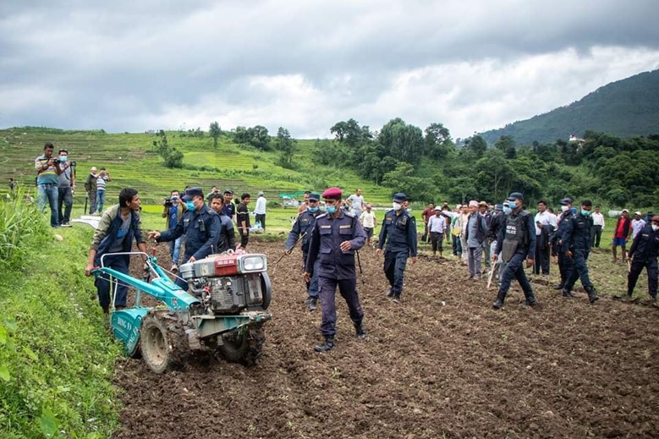 ललितपुरको खोकनामा किसान र प्रहरीबीच झडप