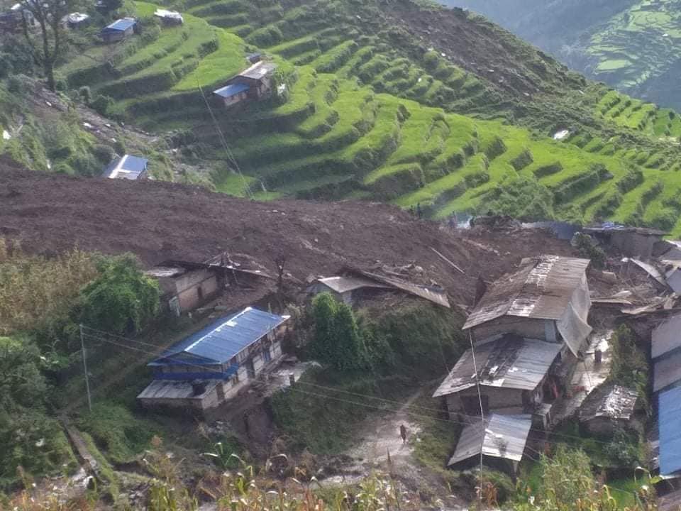 सिन्धुपाल्चोकको जुगलमा भीषण पहिरो, १३ घर बगे, ५ घरका मानिस सम्पर्कविहीन