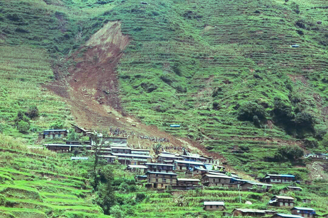 सिन्धुपाल्चोक लिदी पहिराेमा पुरिएका ३० को शव फेला