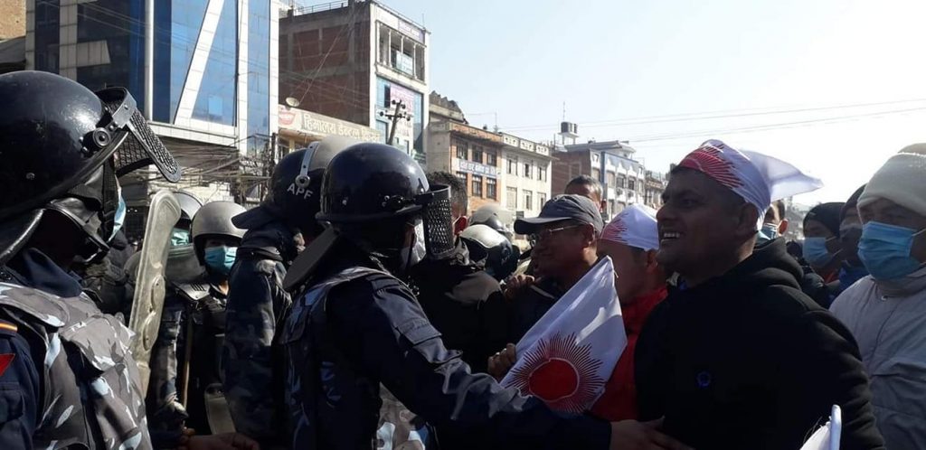काभ्रेमा ६ जना बन्दकर्ता प्रहरी नियन्त्रणमा, प्रहरीले खुलायो राजमार्ग
