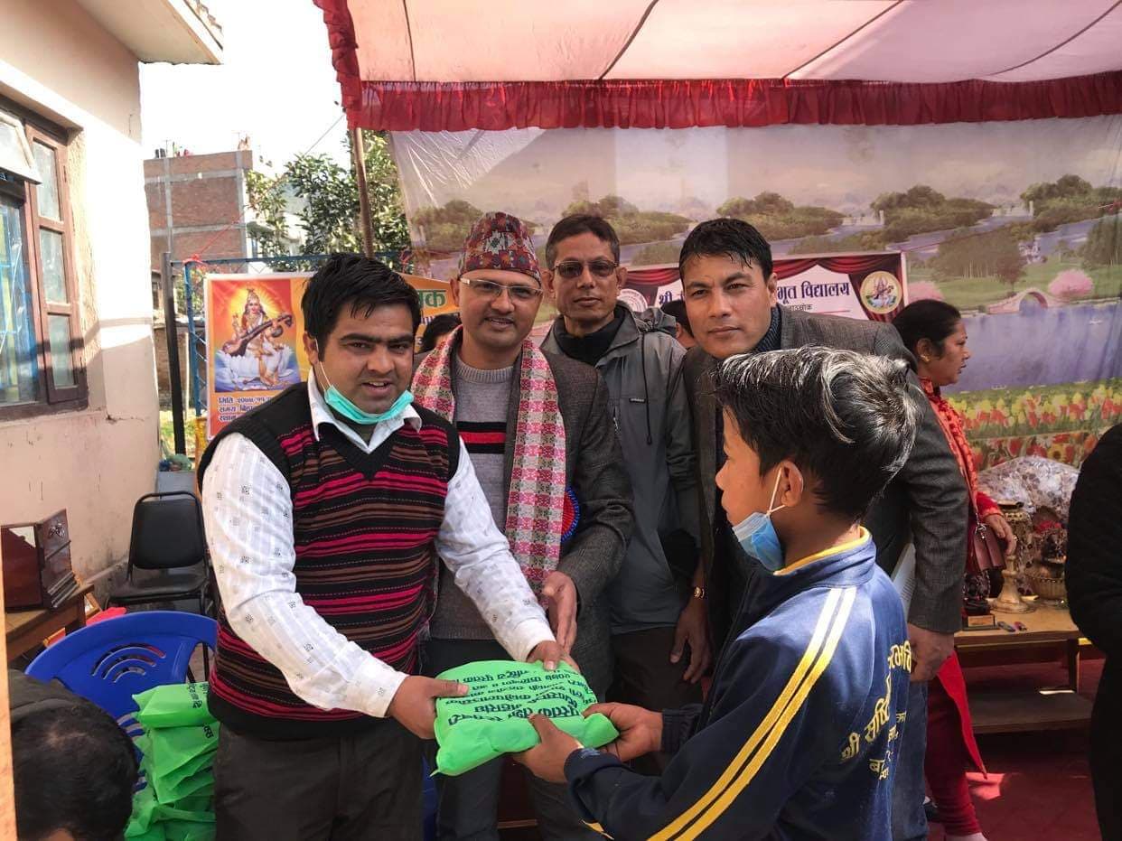 विधार्थीहरुलाई नेपाल पुस्तक तथा स्टेशनरी ब्यवसायी महासंघ काभ्रेद्वारा शैक्षिक सामाग्री सहयोग