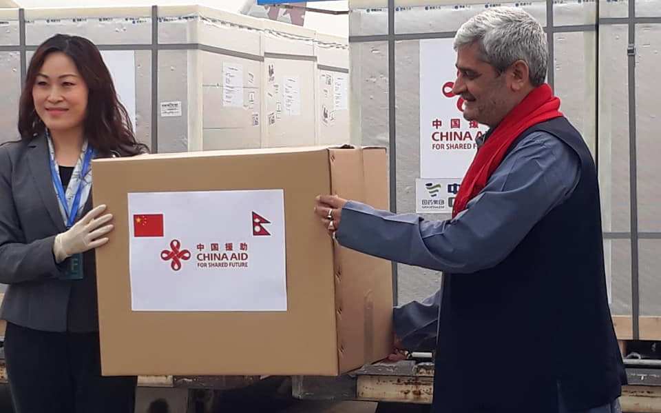 चीनले अनुदानमा दिएको ८ लाख डोज कोभिड खोप नेपाल आइपुग्यो