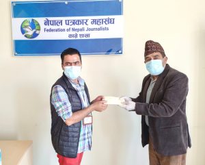 काभ्रे सेवा समाज र विन्ध्यवासिनी सहकारीले गरे पत्रकार राहत कोषमा सहयोग