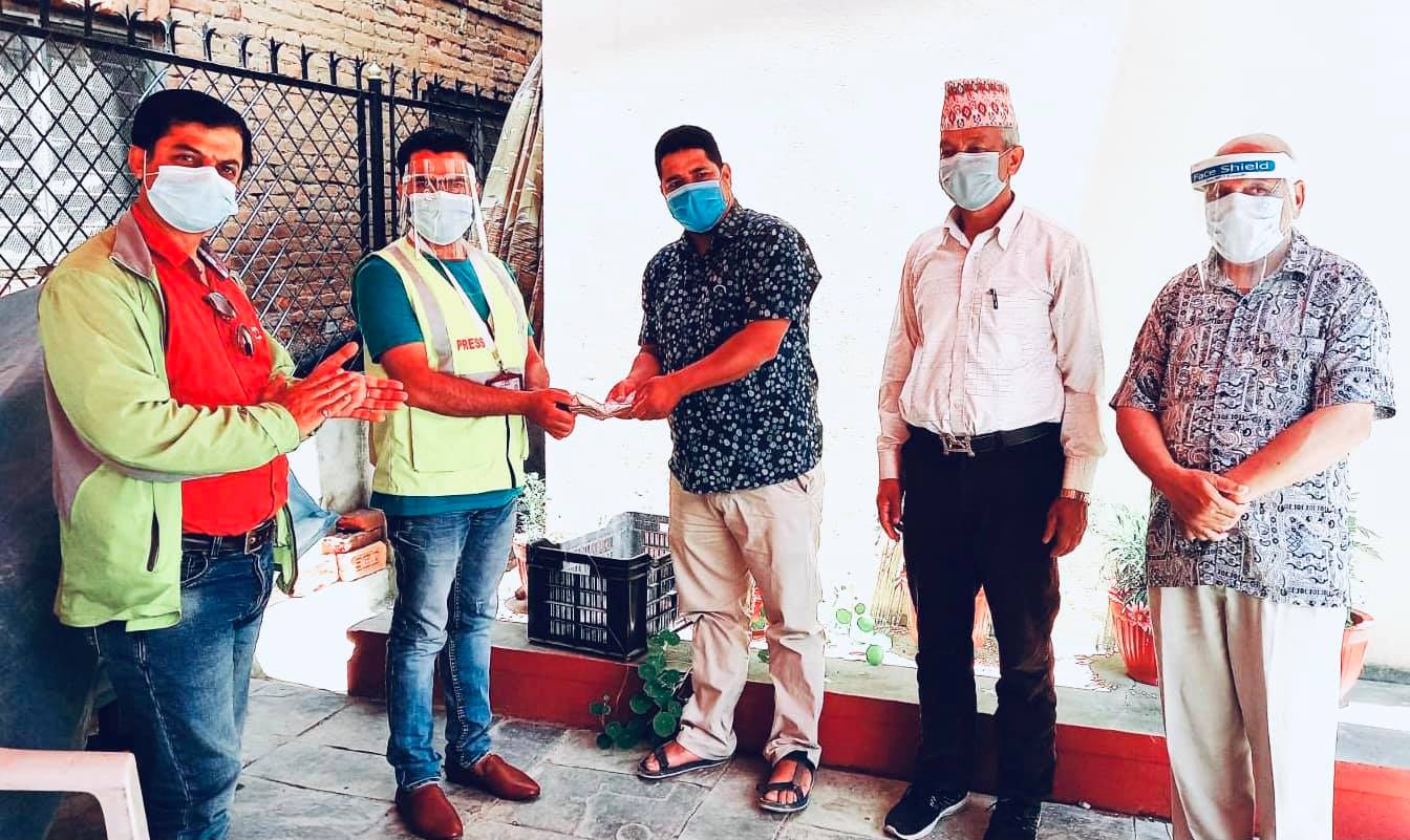 पत्रकार महासंघ काभ्रेको आपतकालीन राहत कोषमा पनौतीका पोल्ट्री व्यवसायीको ५० हजार सहयोग