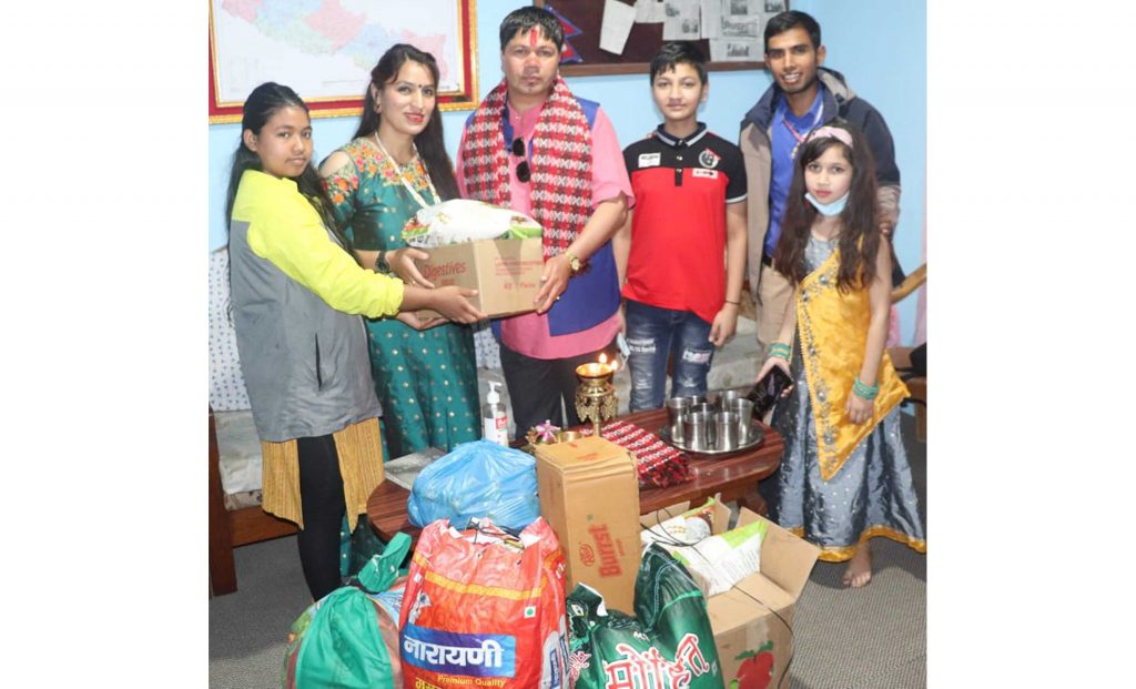 जन्मदिनमा पत्रकार बजगाईद्वारा बृद्धबृद्धा/असहायलाई खाद्यान्न र कपडा सहयोग
