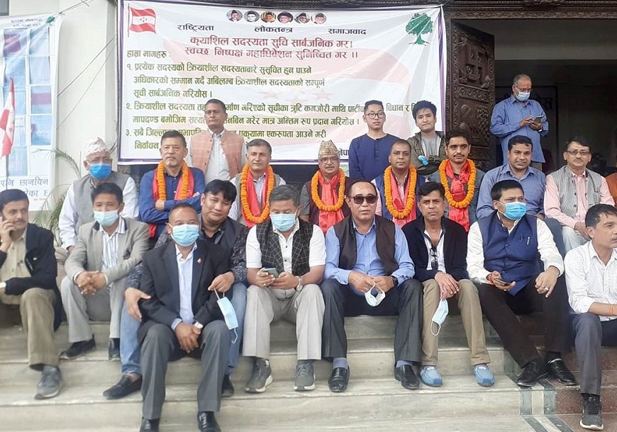 सानेपामा काभ्रे कांग्रेस सभापति मधु आचार्यसहित ५ नेता अनसनमा