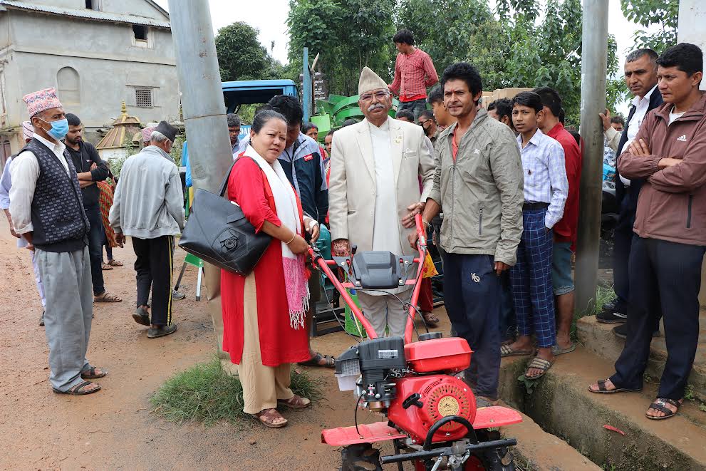 नमोबुद्धमा किसानलाई अनुदानमा कृषि यन्त्र वितरण