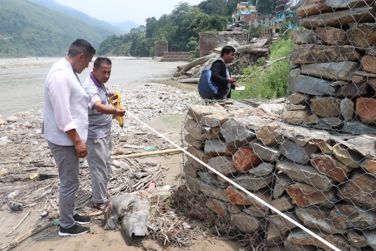 भुम्लुमा विकास निर्माणमा भइरहेका कामको स्थलगत अनुगमन