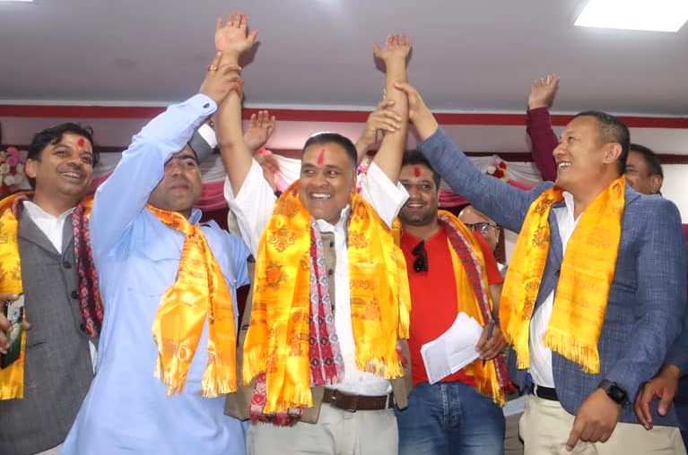 नेपाल प्रेस युनियनको केन्द्रीय अध्यक्षमा काभ्रेली पत्रकार इश्वरी ओझाद्वारा उम्मेदवारी घोषणा