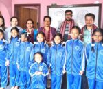आर्शु स्मृति प्रतिष्ठानद्धारा बालिकालाई शैक्षिक सामाग्री सहयोग