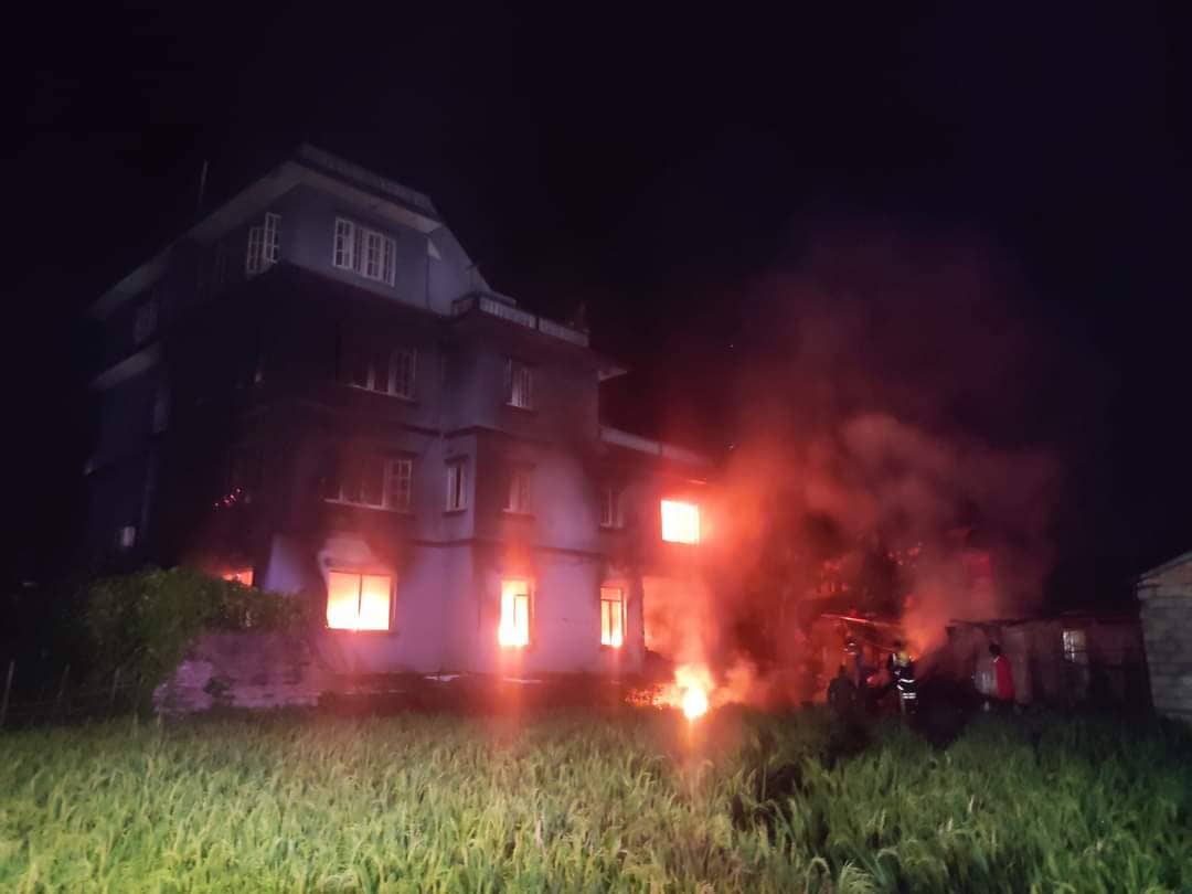 काठमाडौँको कपनस्थित एक घरमा आगलागी हुँदा ३ जनाको मृत्यु