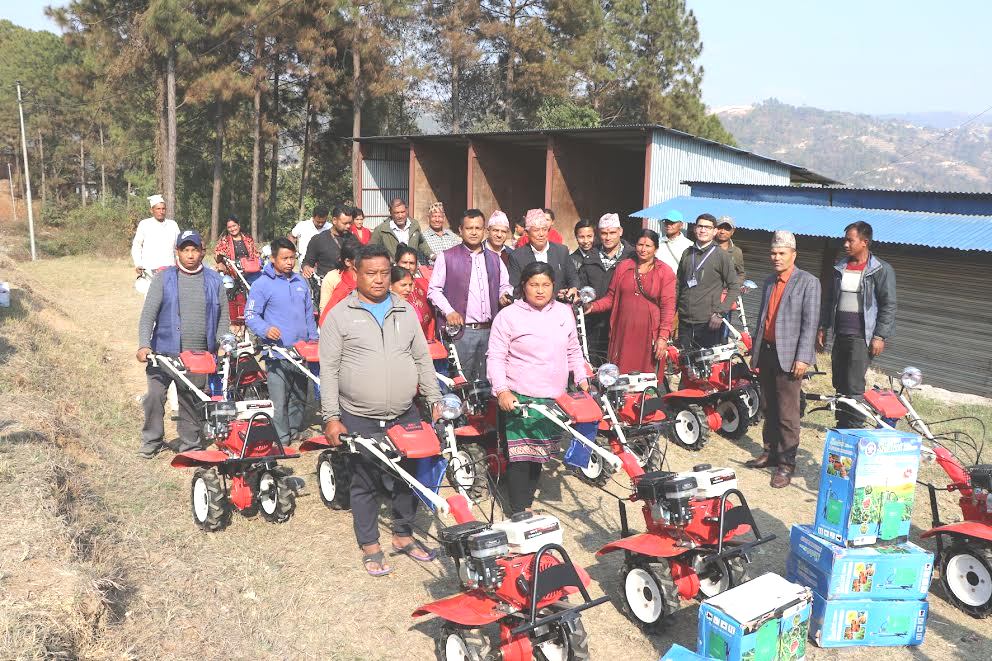 नमोबुद्धका कृषकलाई कृषि उपकरण वितरण