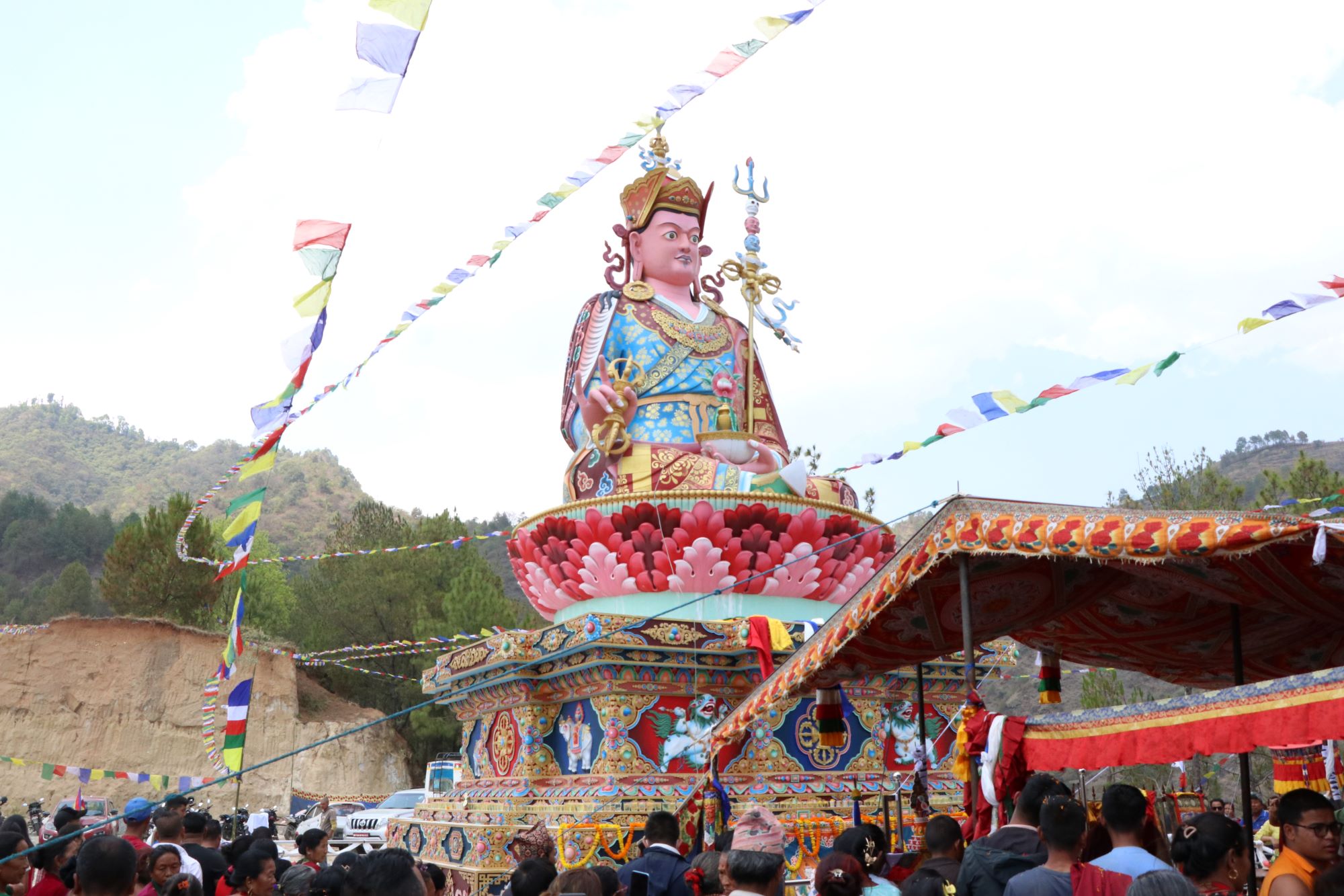 नमोबुद्ध गहतेमा गुरु पद्यसम्भवको ४३ फिट अग्लो प्रतिमा निर्माण