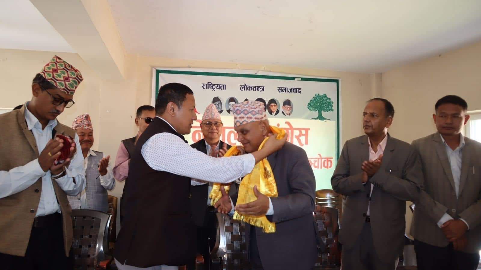 केन्द्रीय सदस्य हुमागाईलाई काभ्रे कांग्रेसको सम्मान