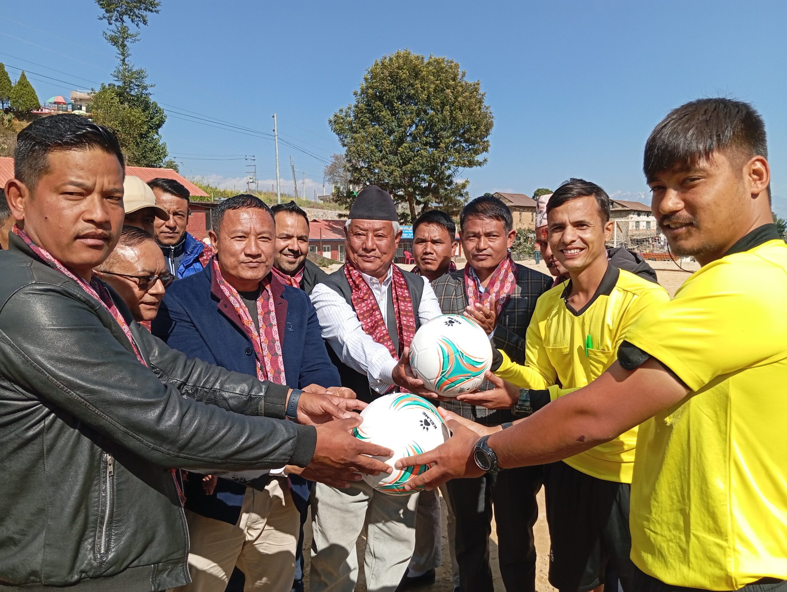 फूलबारीमा फुटबल प्रतियोगिता शुरु