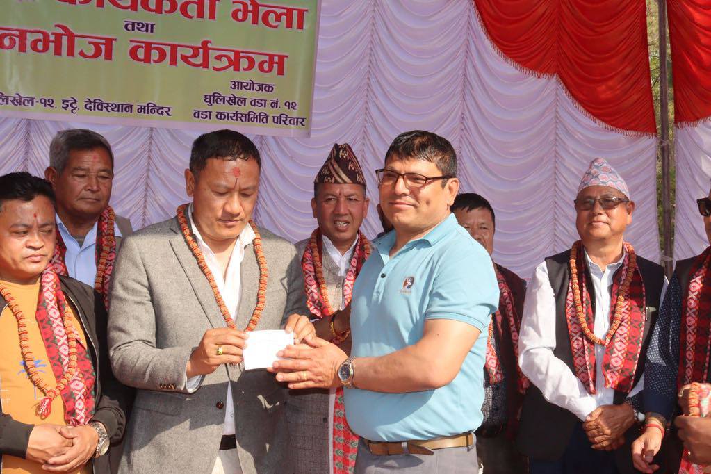 नेपाली कांग्रेस शंखुपाटीचौरले गरेको कार्यकर्ता भेलामा पार्टी प्रवेशको लर्को