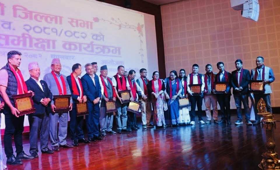 काभ्रेपलाञ्चोकको जिल्ला सभामा स्थानीय तहहरु सम्मानित
