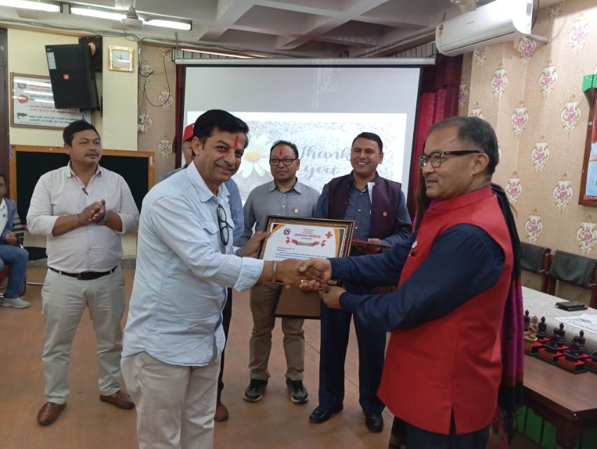 धेरै पटक रक्तदान गर्नेहरु सम्मानित