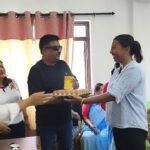 धुलिखेल नगरपालिका वडा नम्बर ४ मा स्वंयमसेविकालाई सम्मान, सुत्केरीलाई पोषक तत्व