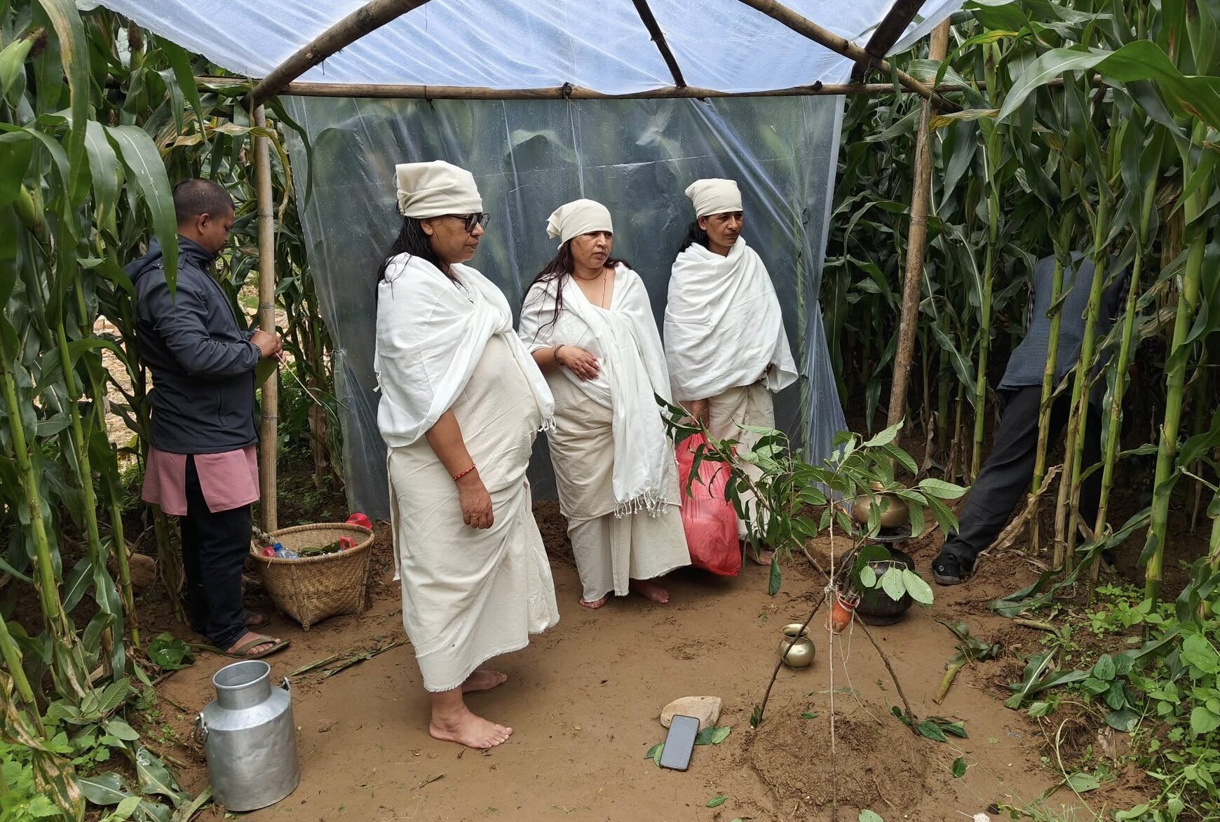 ‘हिम्मतिला’ ३ छोरीले गरे बाबुको ‘किरिया’, श्रीमानको ‘दर्विलो साथ’