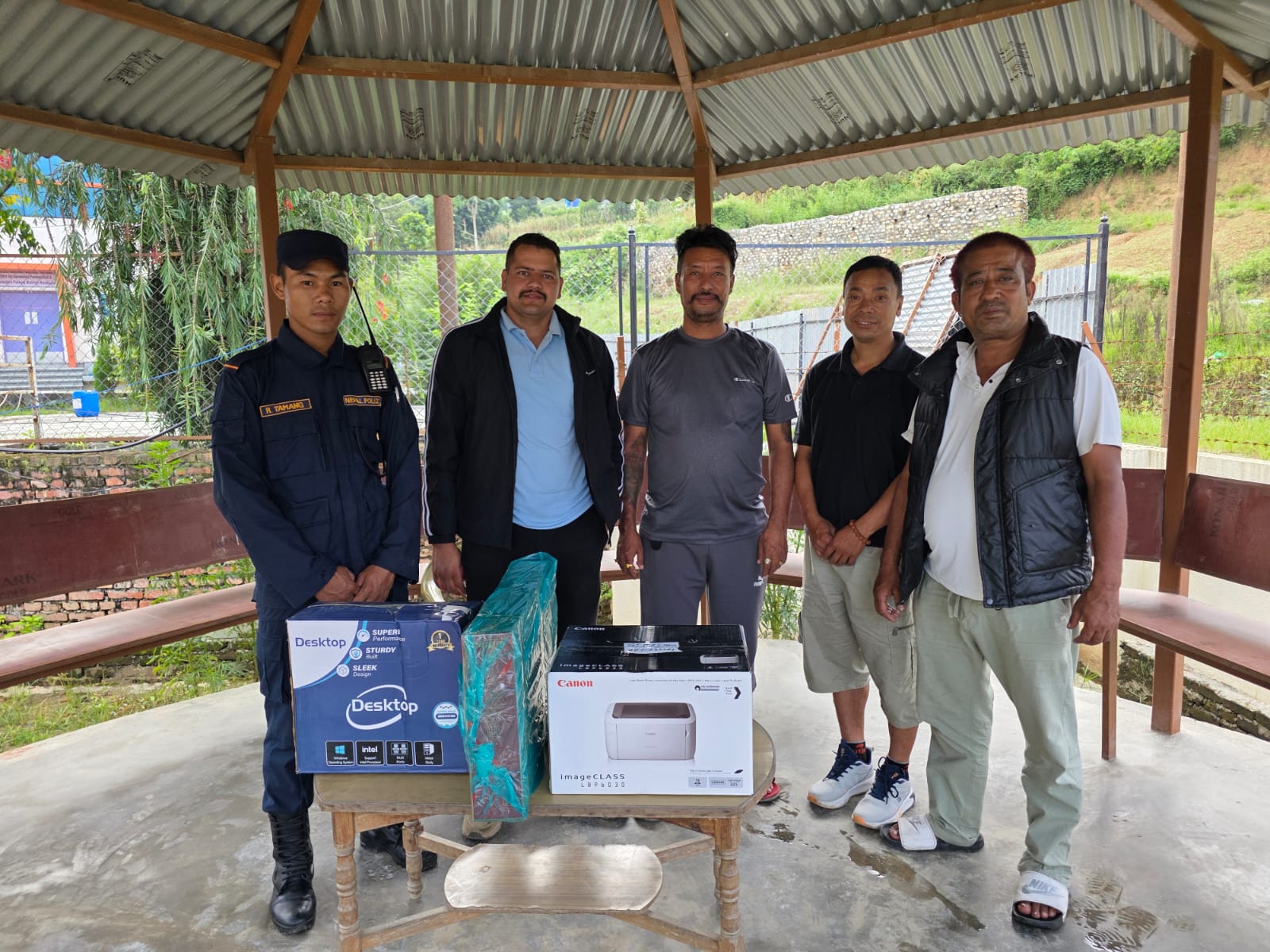 इलाका प्रहरी बनेपालाई अत्यावश्यक सामाग्री सहयोग