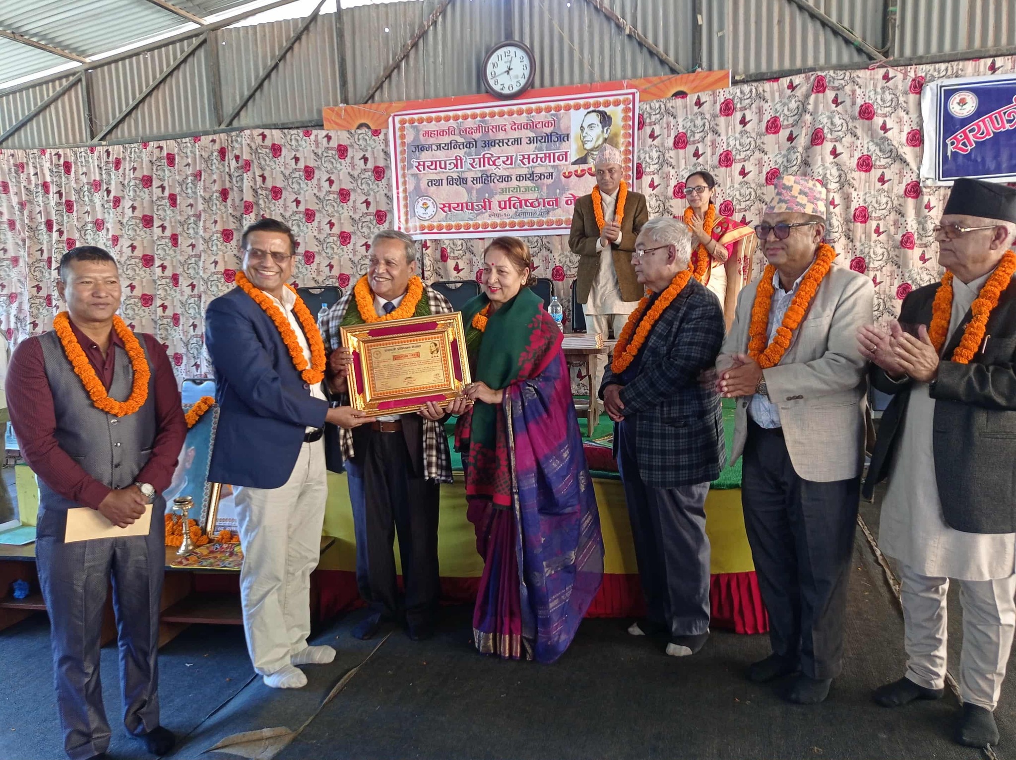 दाहाल र अधिकारी दम्पती सम्मानित